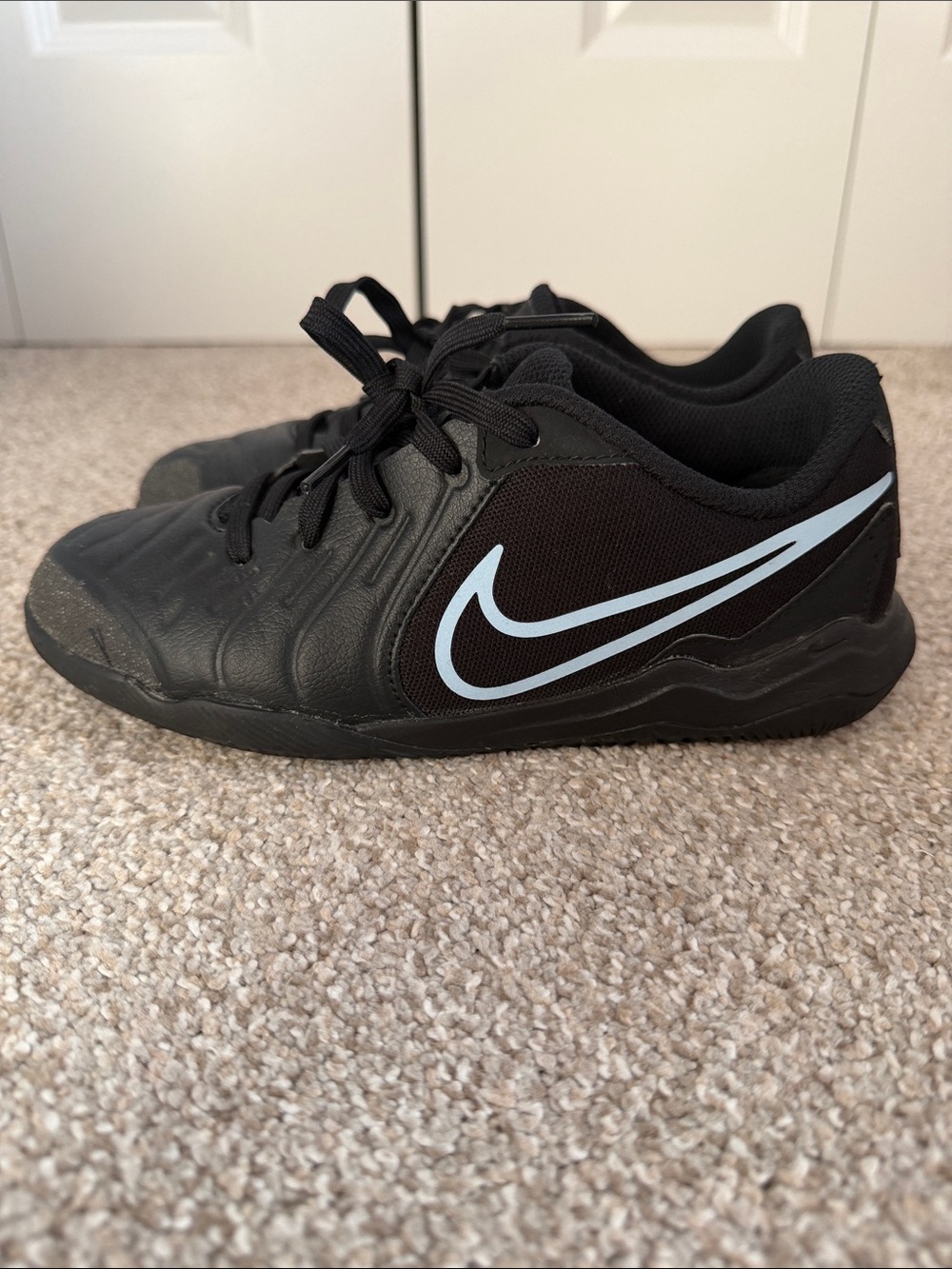 Nike Jr. Tiempo Legend 10 Academy size 2Y